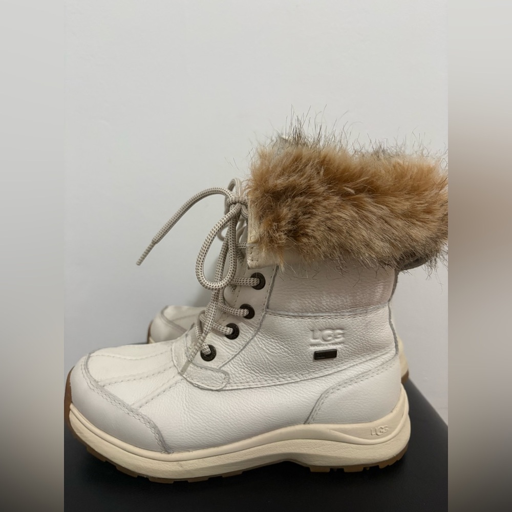 UGG Women's Cream and Tan Winter Boots - Picture 9 of 10